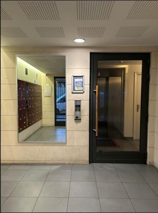 Studio A 2 Pas Du Metro Clichy Luaran gambar
