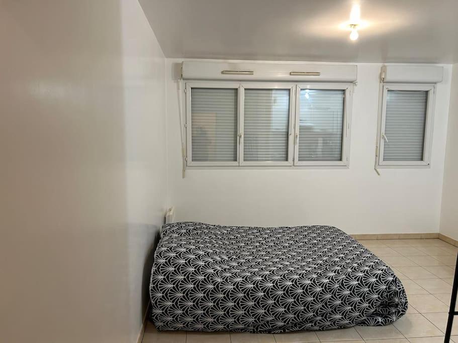 Studio A 2 Pas Du Metro Clichy Luaran gambar